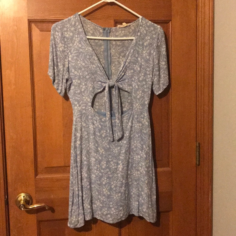 Baby blue dress, perfect for a vacation.